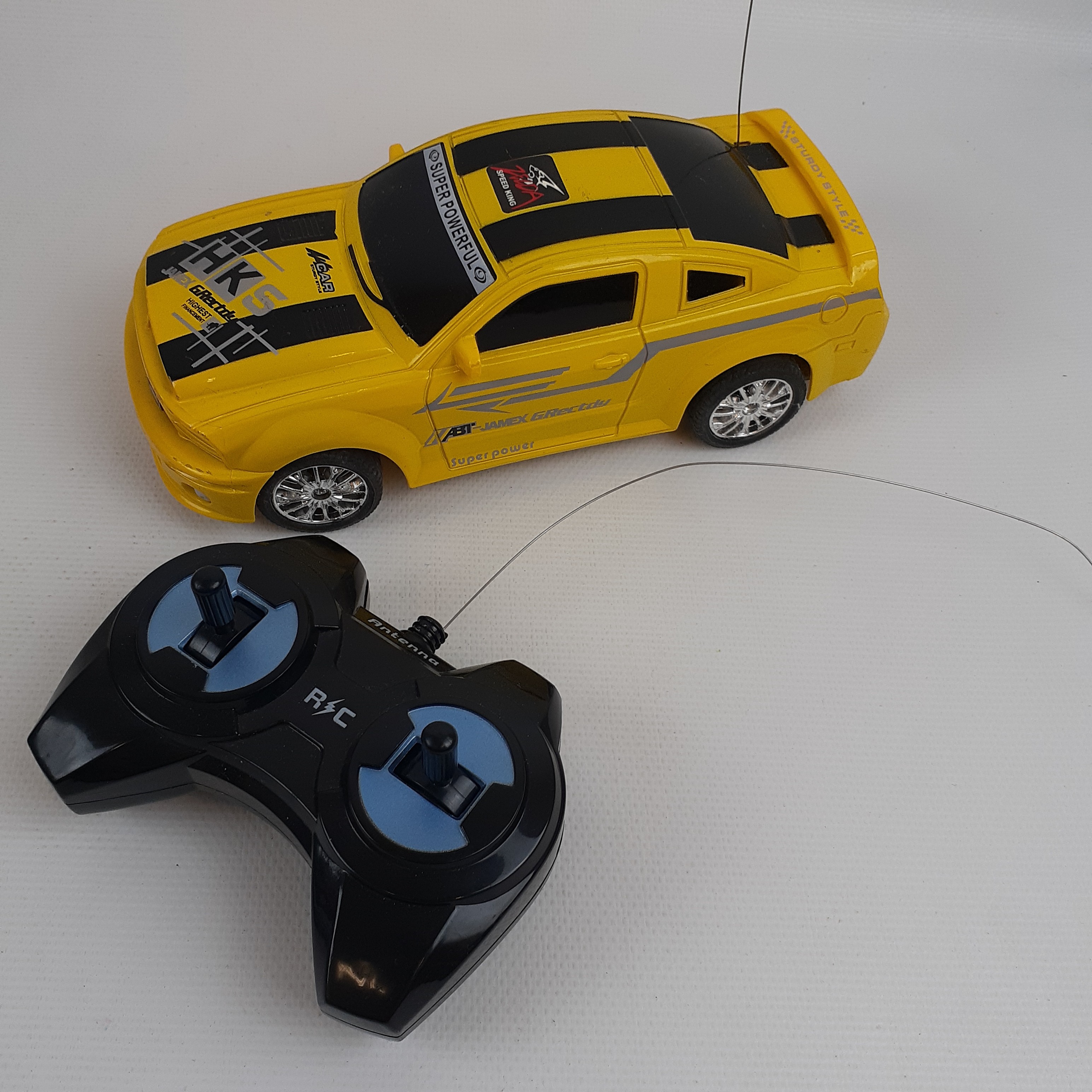 Voir photo 3 de Voiture radiocommandée Thunder Race échelle 1/20 Voiture radiocommandée Thunder Race échelle 1/20 Très bon état - Vue 3 -